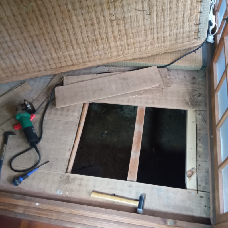 和室の床を切り抜いた様子