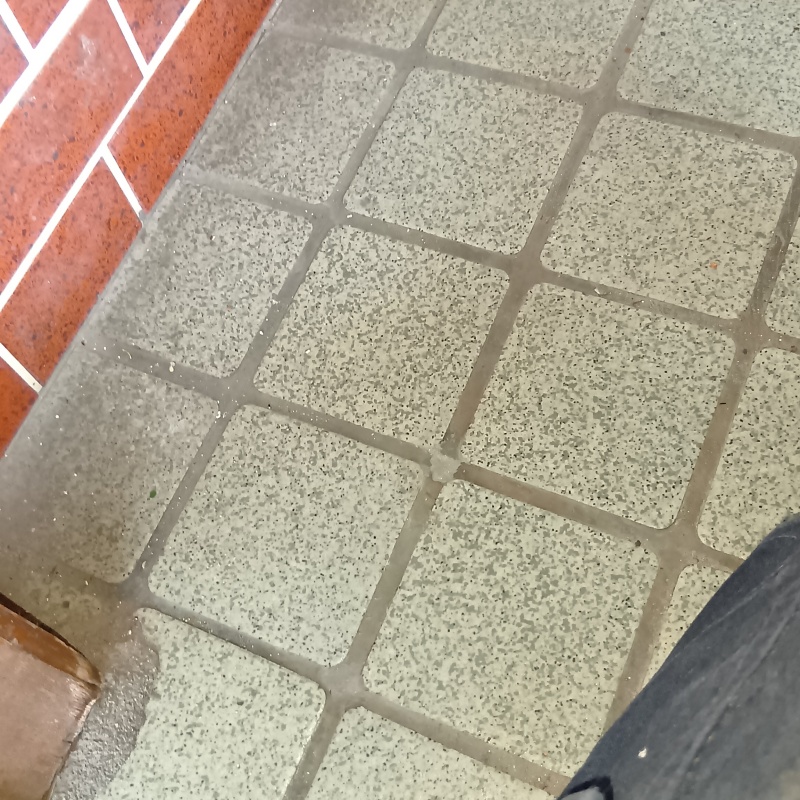 開けた穴を修復した様子