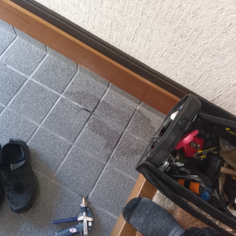 開けた穴を修復した様子