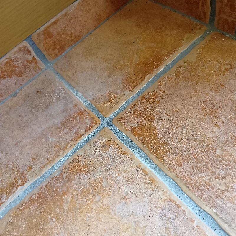 開けた穴を修復した様子