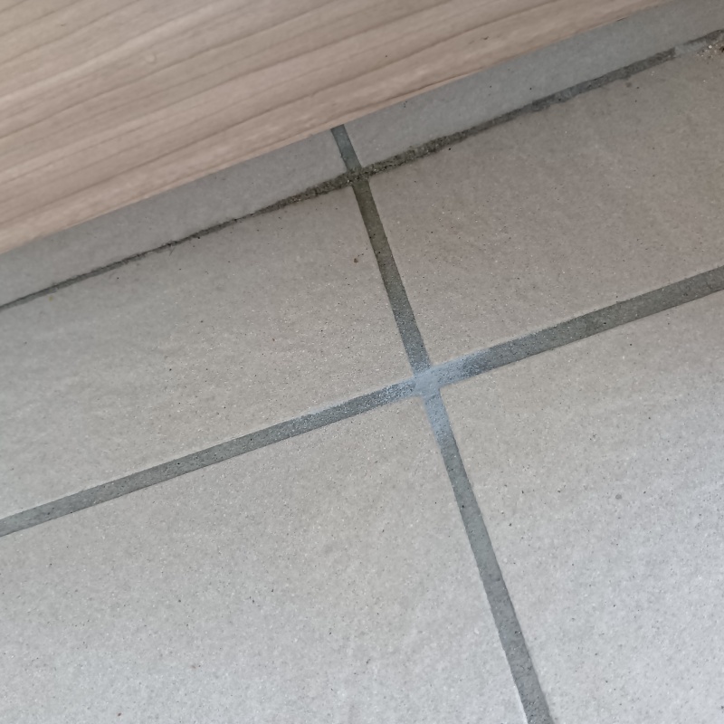 開けた穴を修復した様子