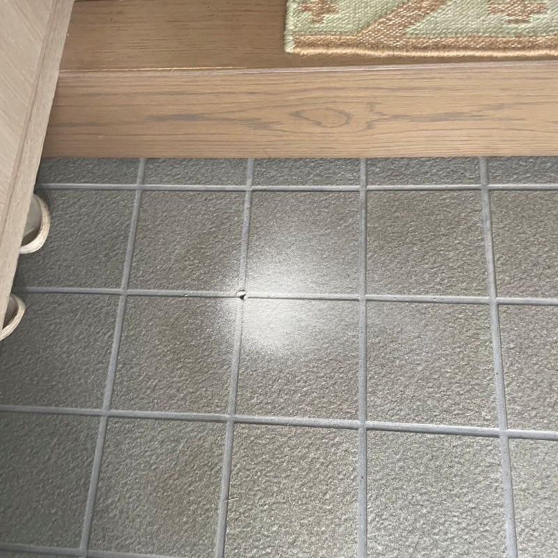 開けた穴を修復した様子
