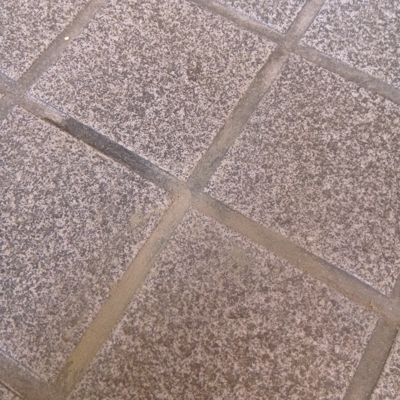 開けた穴を修復した様子