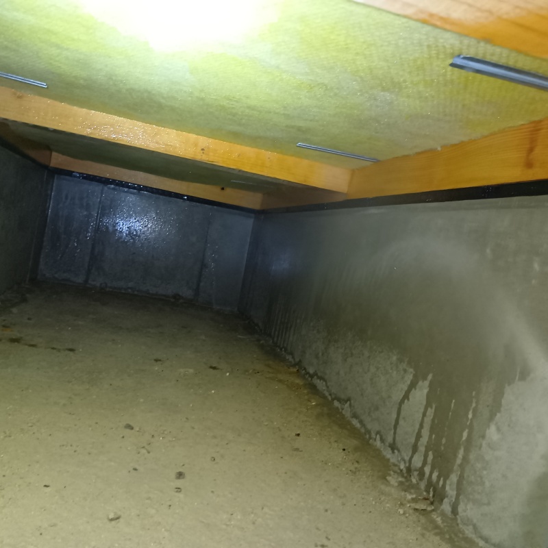 地面・基礎に防蟻剤を散布した様子