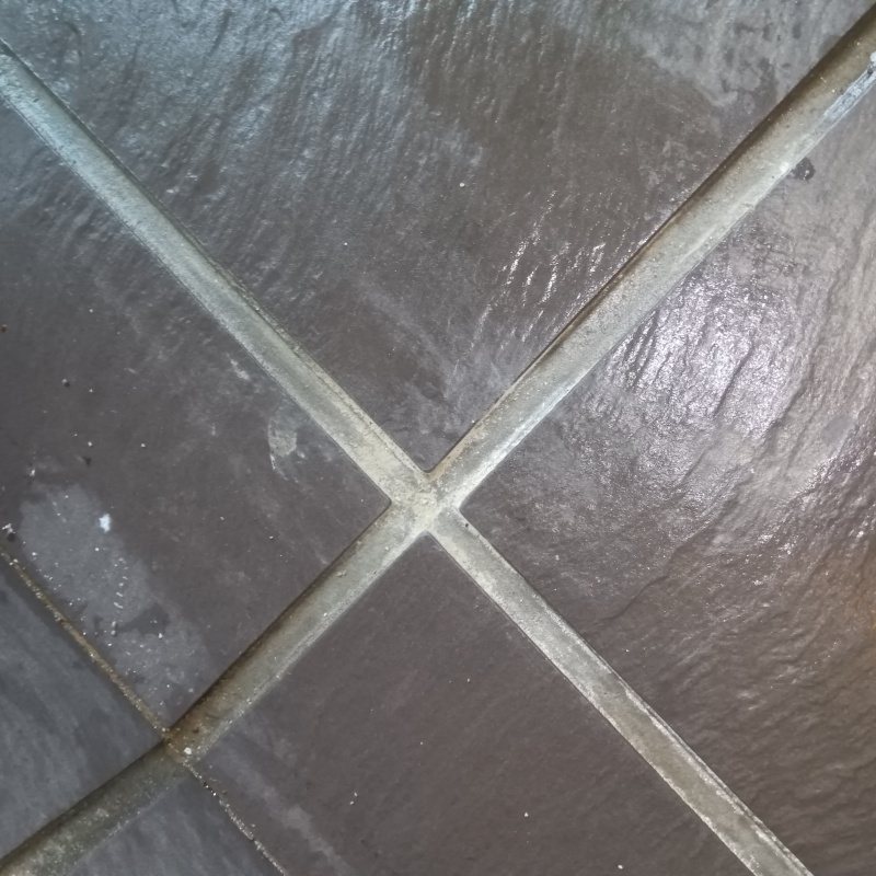 開けた穴を自然な形で補修