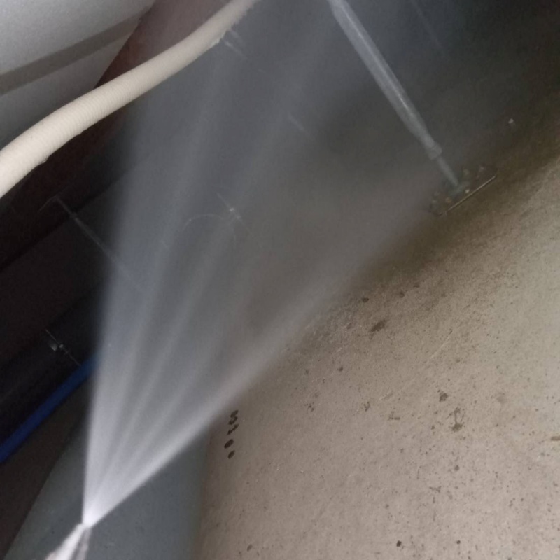 床下木材・断熱材にシロアリ駆除剤を散布