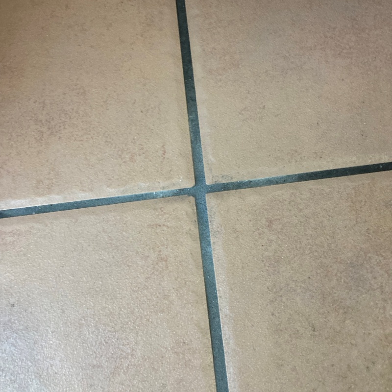 開けた穴を自然な形で補修