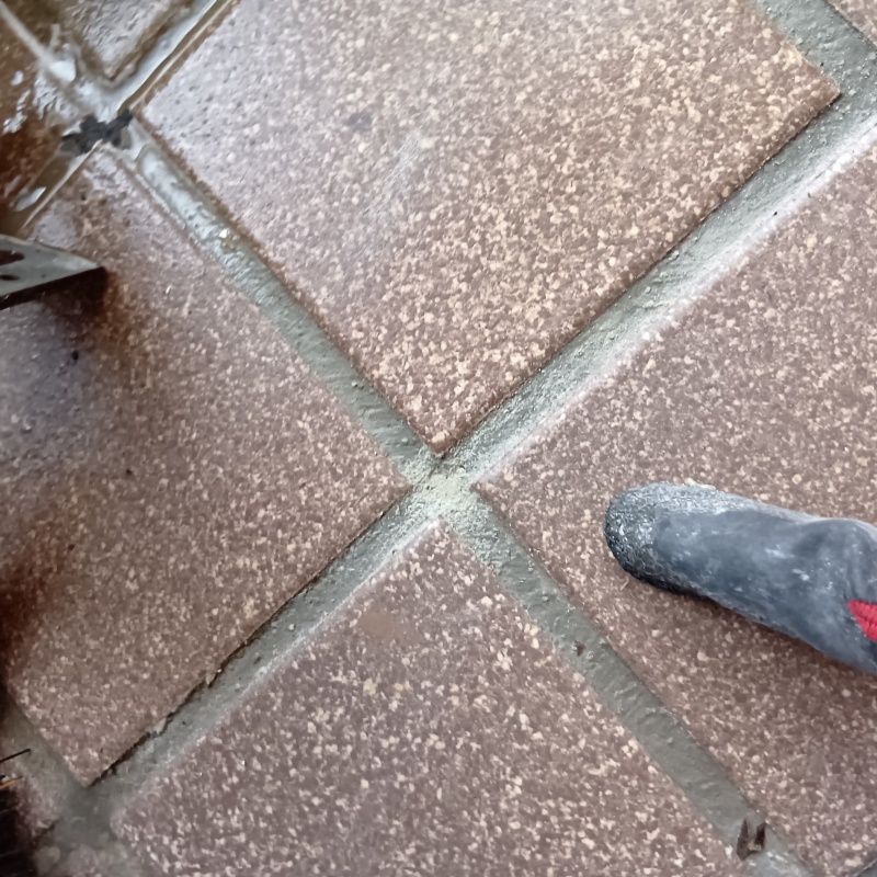 開けた穴を自然な形で補修