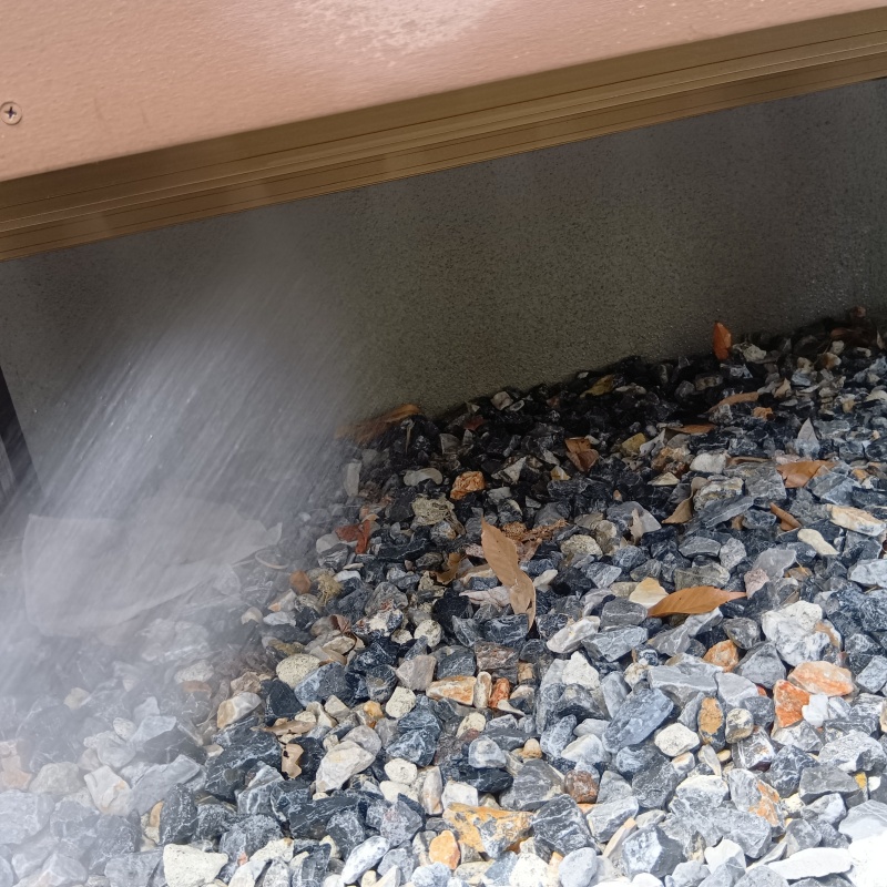 建物外周の土壌に防蟻剤を散布