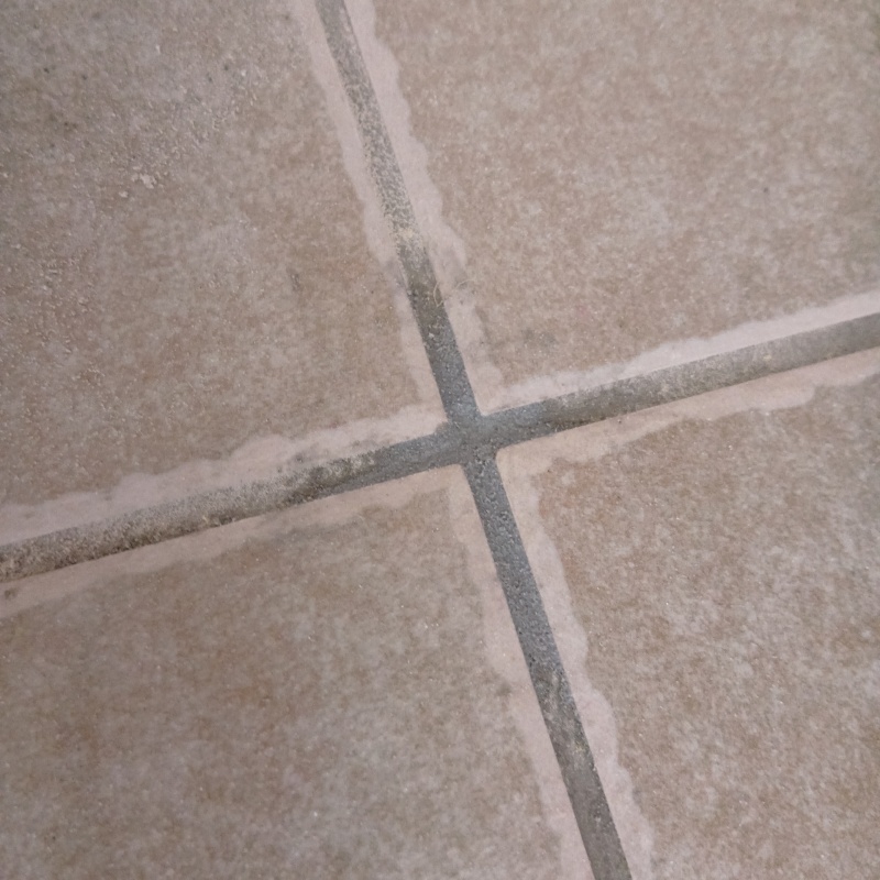 開けた穴を自然な形で補修