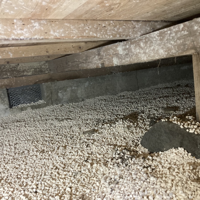 床下の全面に調湿材を敷き詰める