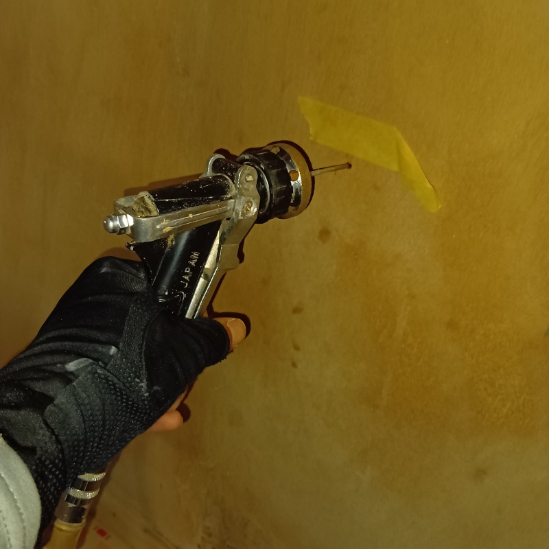 壁内部に直接シロアリ駆除剤を注入