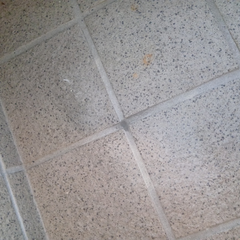 開けた穴をきれいに補修