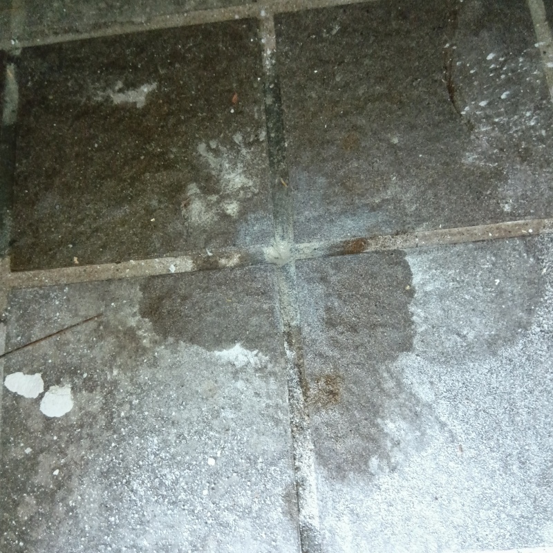 開けた穴をきれいに補修