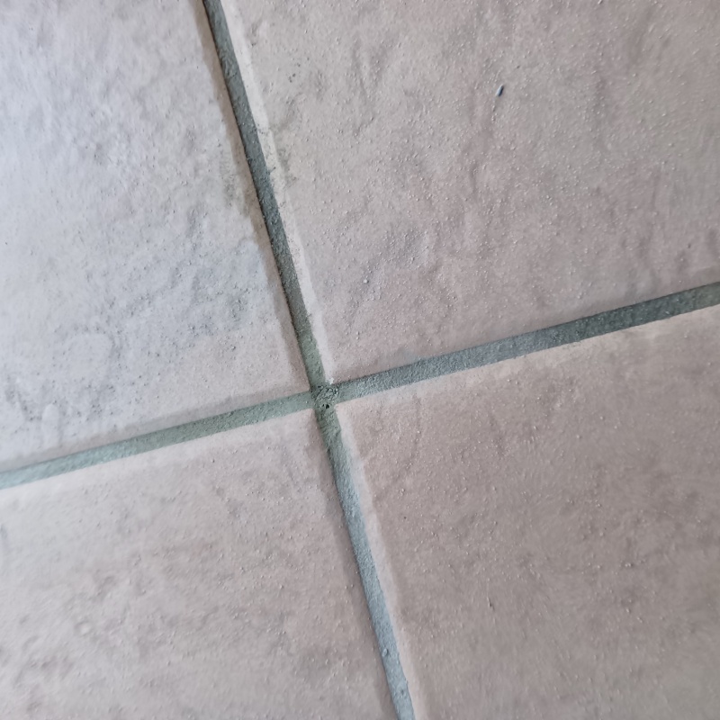 開けた穴を自然な形で補修