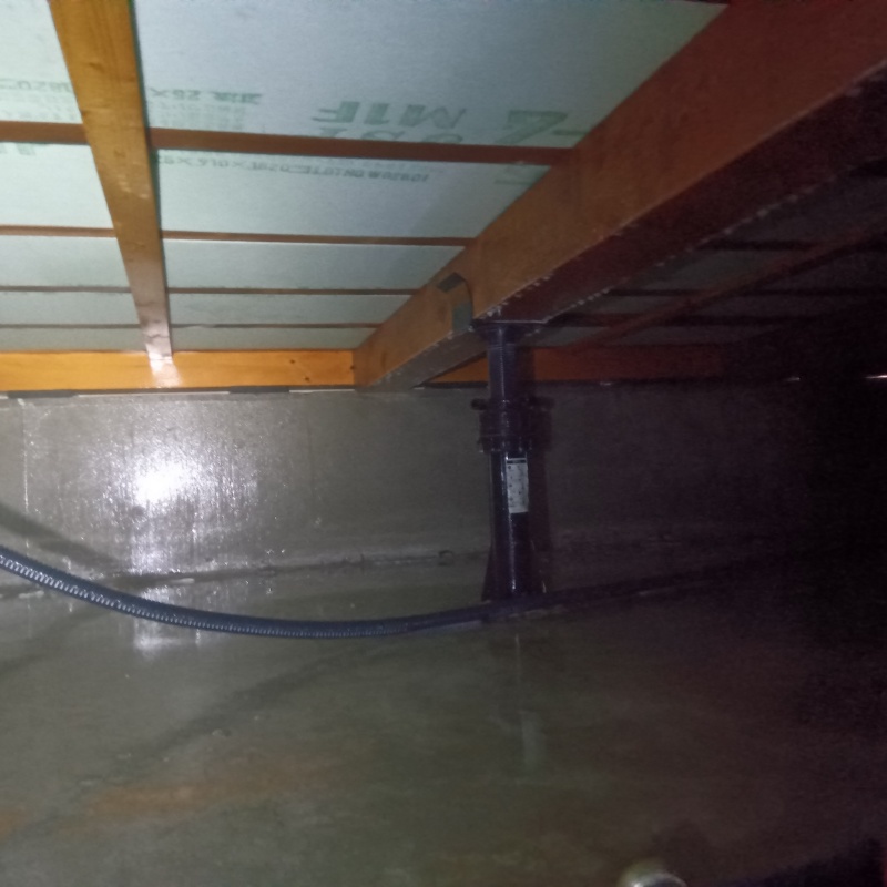 地面・基礎に防蟻剤を散布した様子