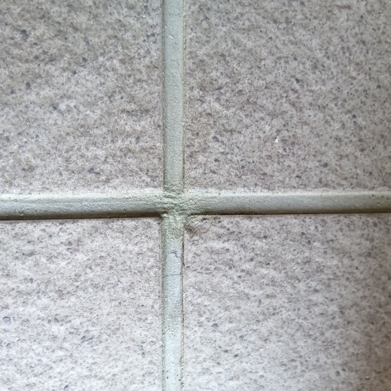 開けた穴を自然な形で補修