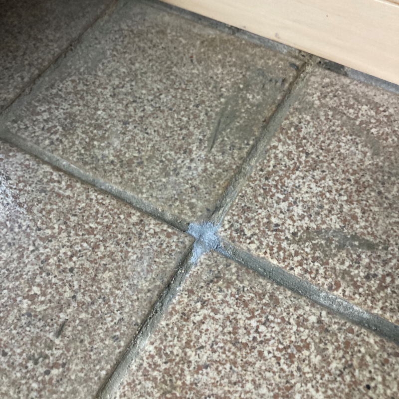 開けた穴を修復した様子