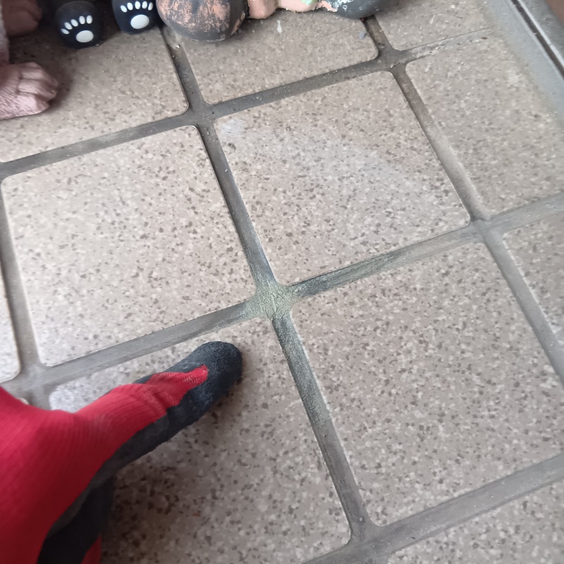 開けた穴を修復した様子