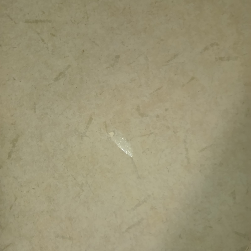 開けた穴を修復した様子