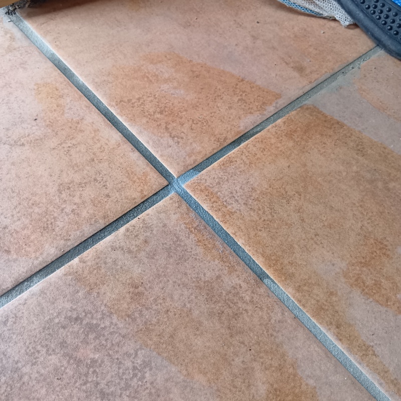 開けた穴を修復した様子