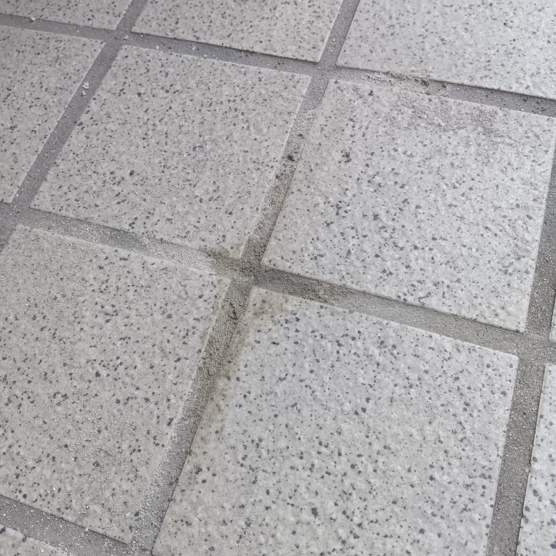 開口部に補修材で充填