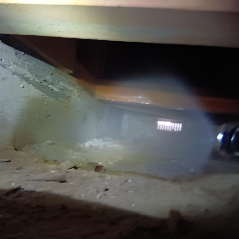 床下の基礎・土壌に防蟻剤を散布