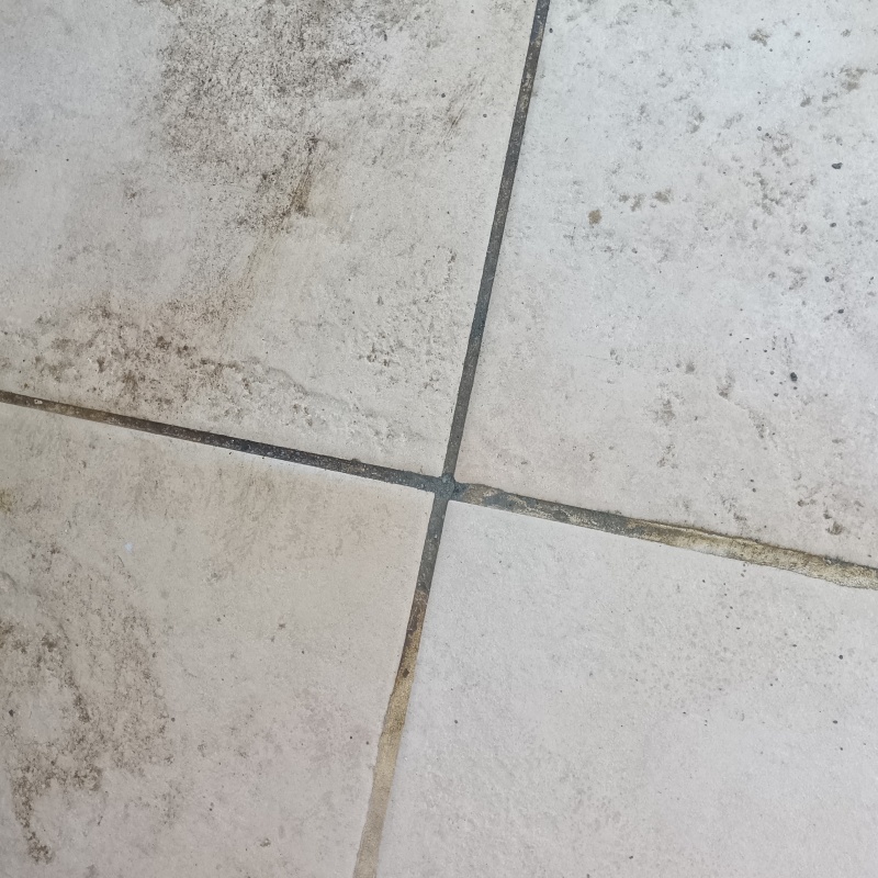 開口部を補修材で充填