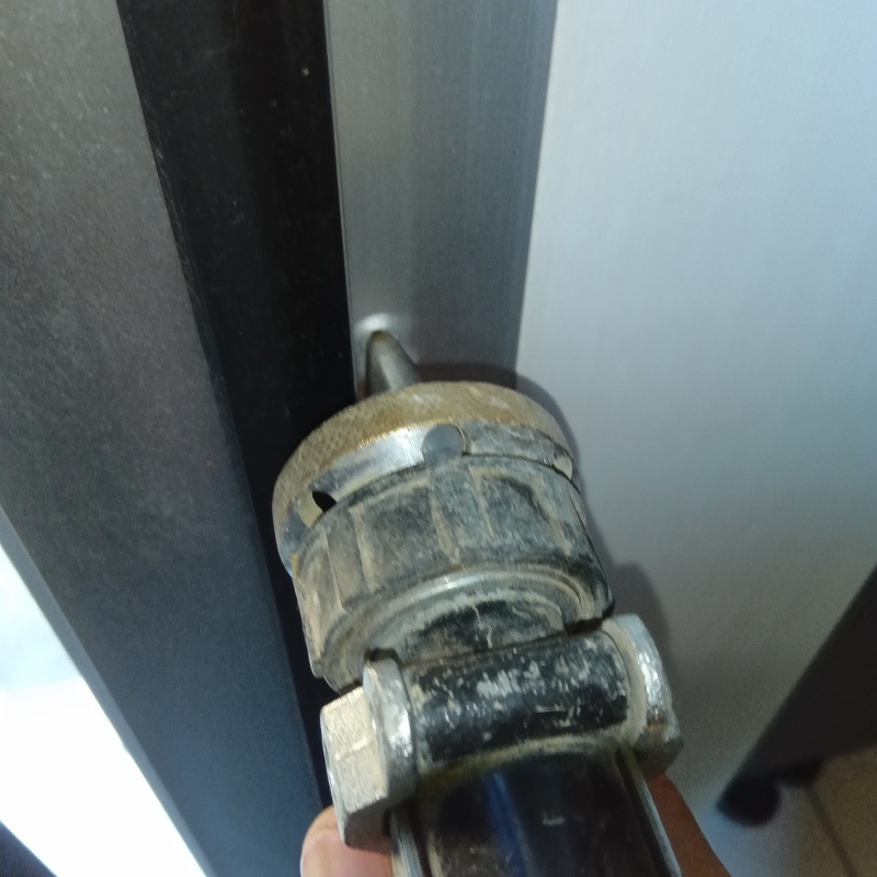 壁内部に直接防蟻剤を注入