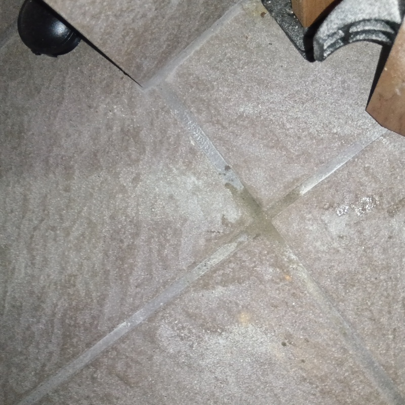 開けた穴をきれいに補修