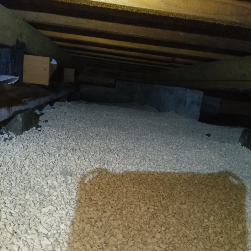 調湿材で床下の環境を調整