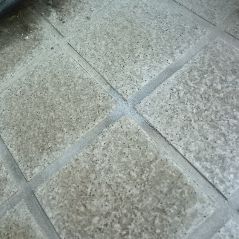 開けた穴を自然な形で補修