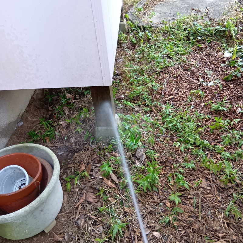 建物外周の土壌に防蟻剤を散布