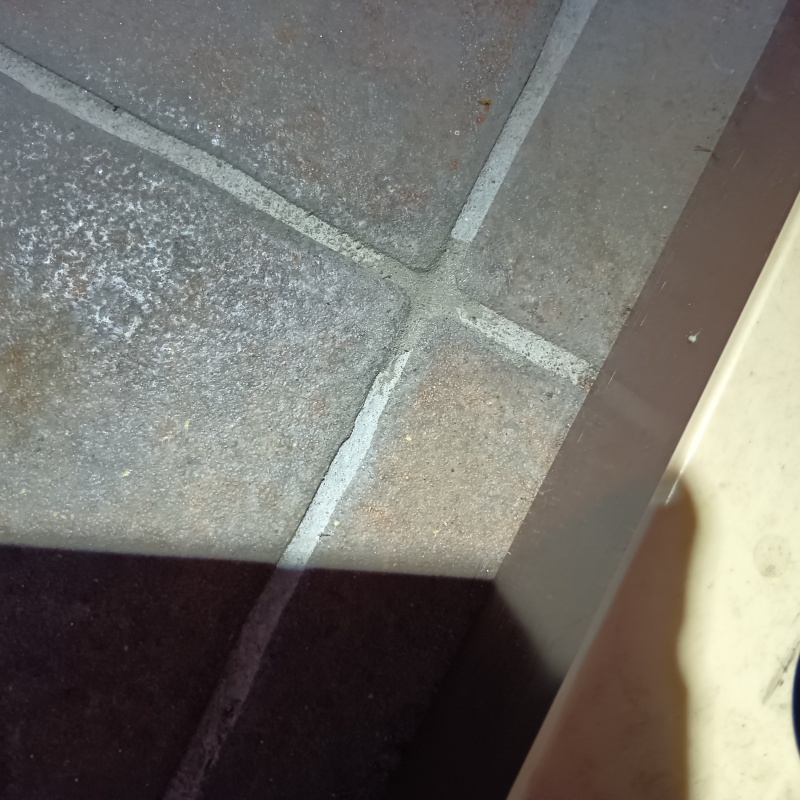 開けた穴を自然な形で補修