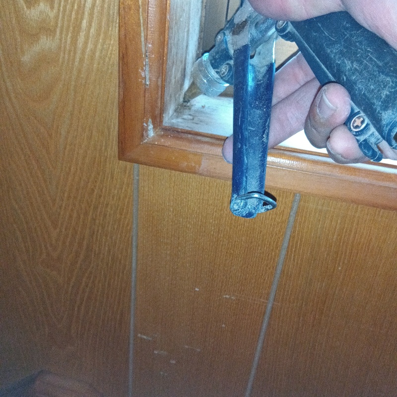 壁内部に直接シロアリ駆除剤を注入