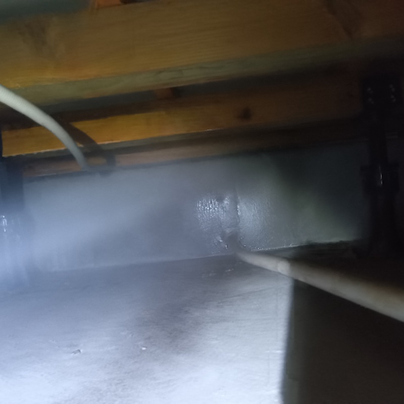 基礎に防蟻剤を散布