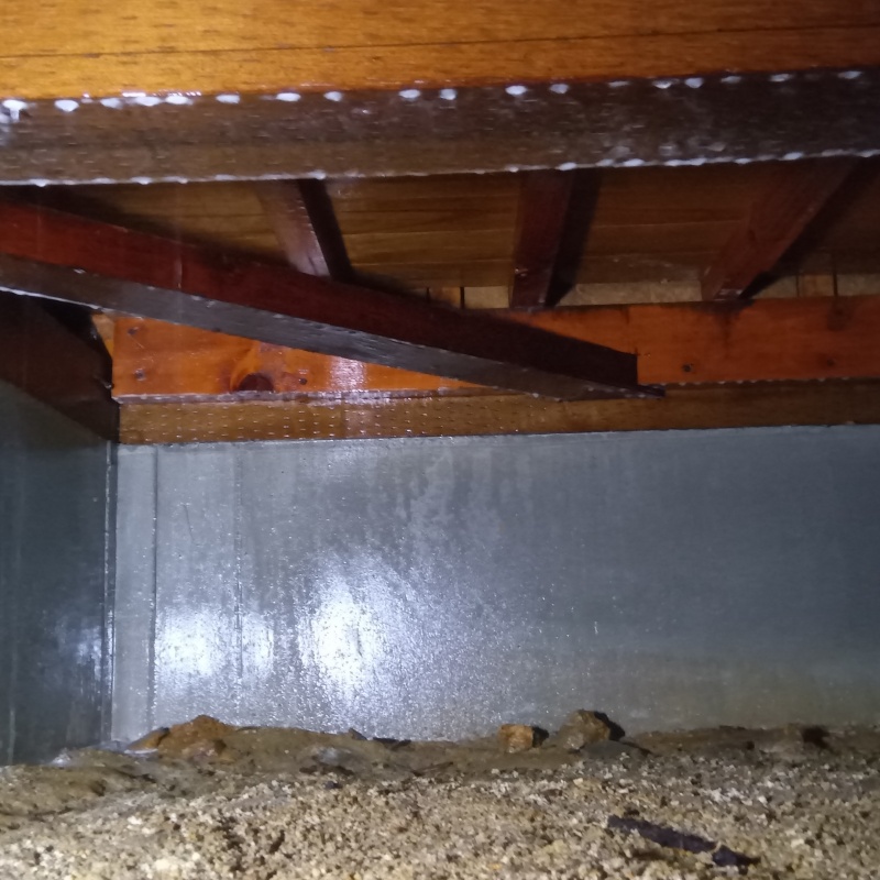 地面・基礎にシロアリ駆除剤を散布した様子