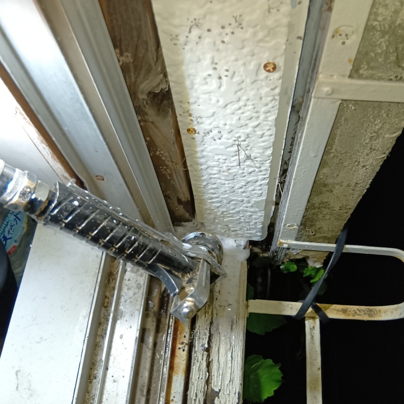 壁内部に直接防蟻剤を注入