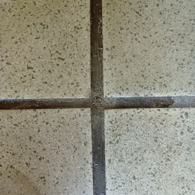 開けた穴を自然な形で補修