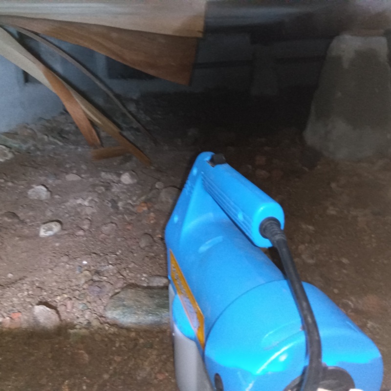 噴霧器で薬剤を散布