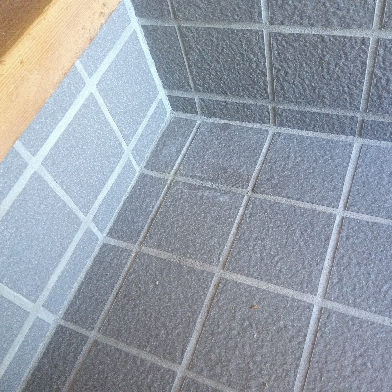 開けた穴を修復した様子