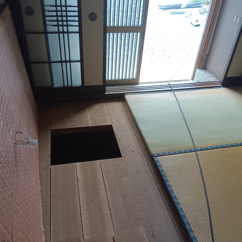 和室の床を切り抜いた様子
