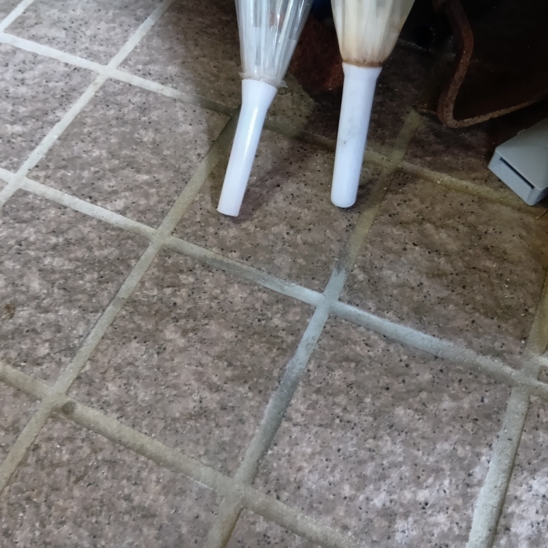 開けた穴を修復した様子