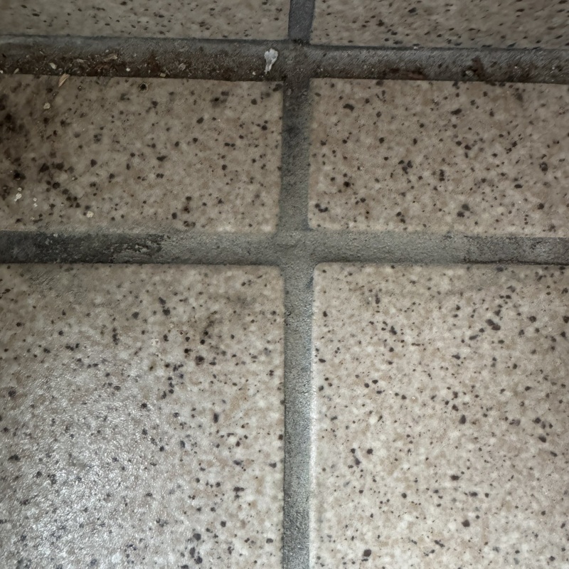 開けた穴を修復した様子