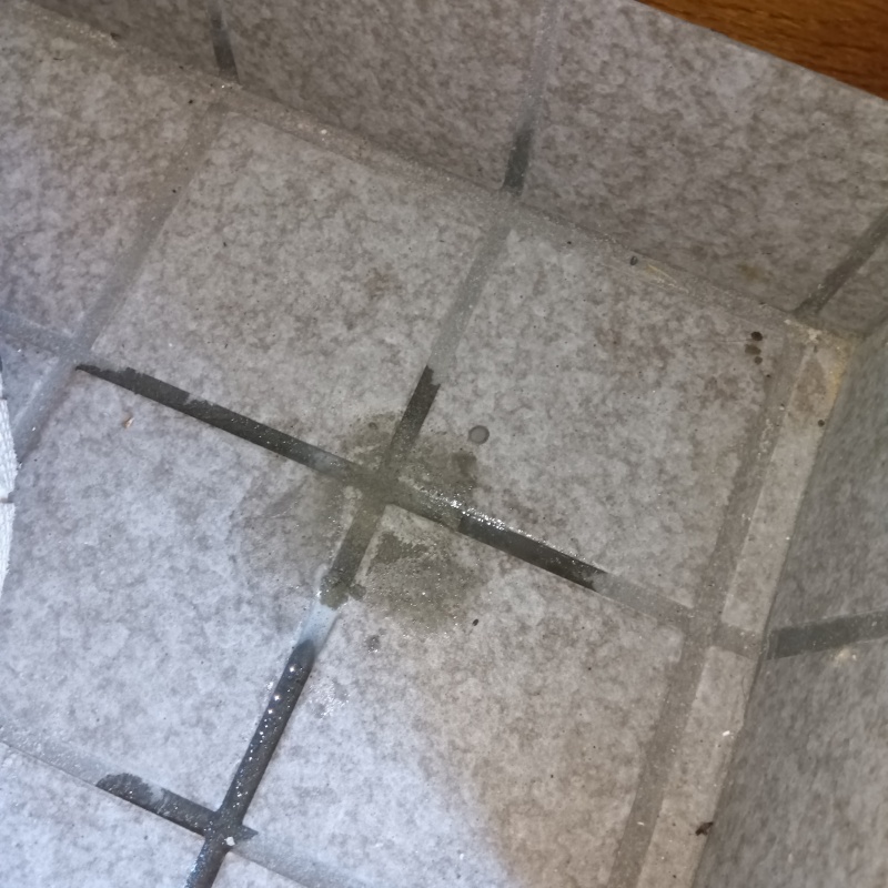 開けた穴を修復した様子