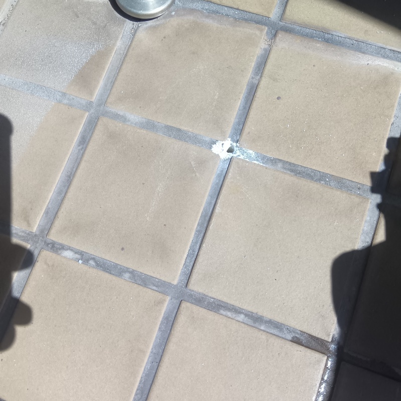 開けた穴を修復した様子