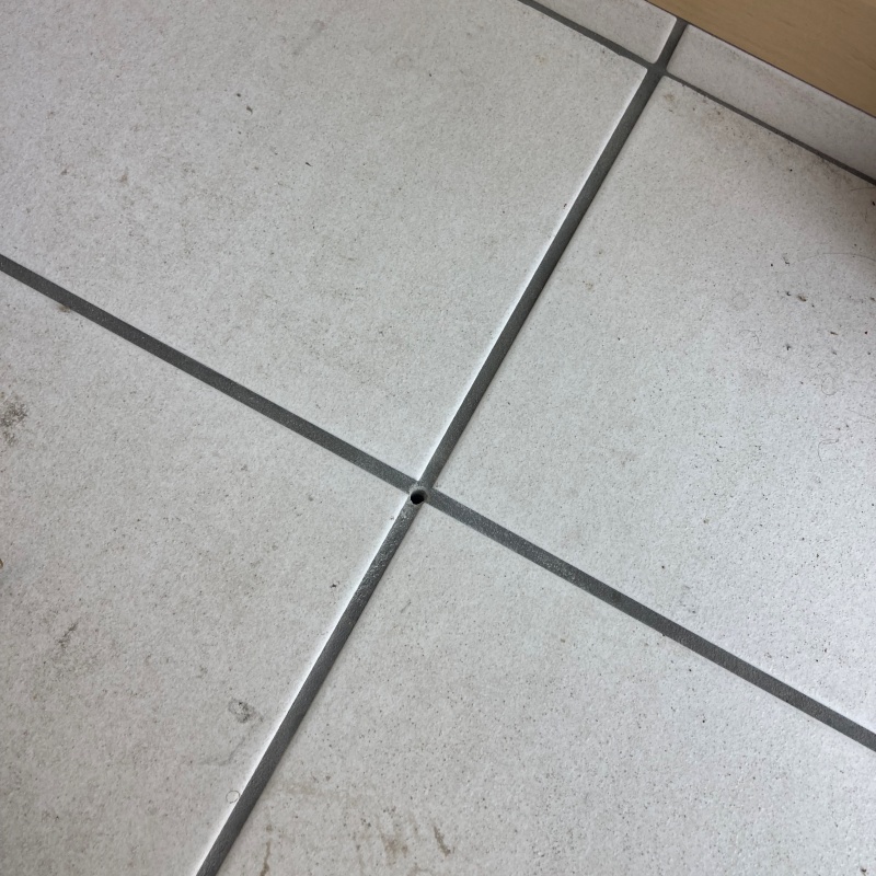 開けた穴を修復した様子