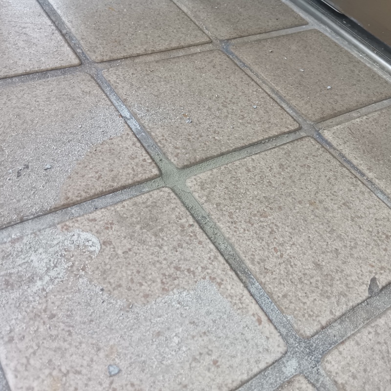 開けた穴を修復した様子