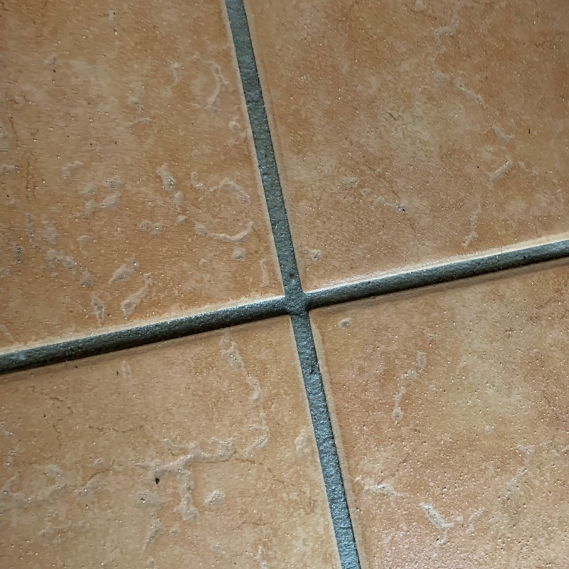 開けた穴をきれいに補修