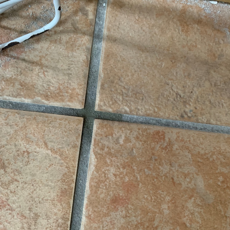 開けた穴を自然な形で補修
